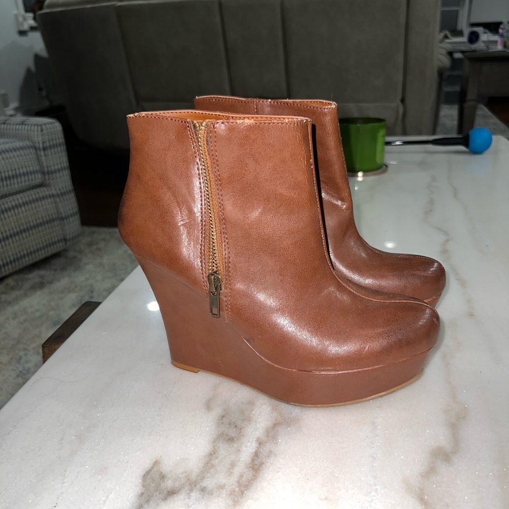 Mossimo wedge short boots- size 8- brown- never used